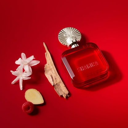 Shakira Perfumes – ROJO by Shakira Eau de Parfum für Damen – Langanhaltend – Kraftvoller, sinnlicher und charmanter Duft – Blumige, würzige und Bernsteinnoten – Ideal für tagsüber – 50 ml