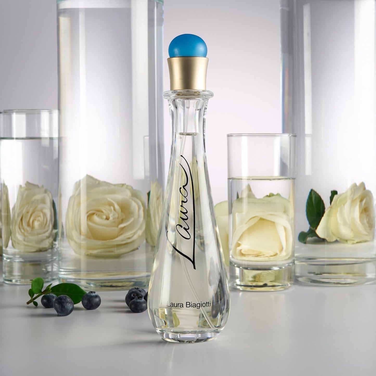 Laura Biagiotti – Laura Eau de Toilette 25 ml – Parfum Damen – Blumig-fruchtige, aquatische Komposition – Frische und zarte Noten – Skulpturaler Flakon in Tropfenform