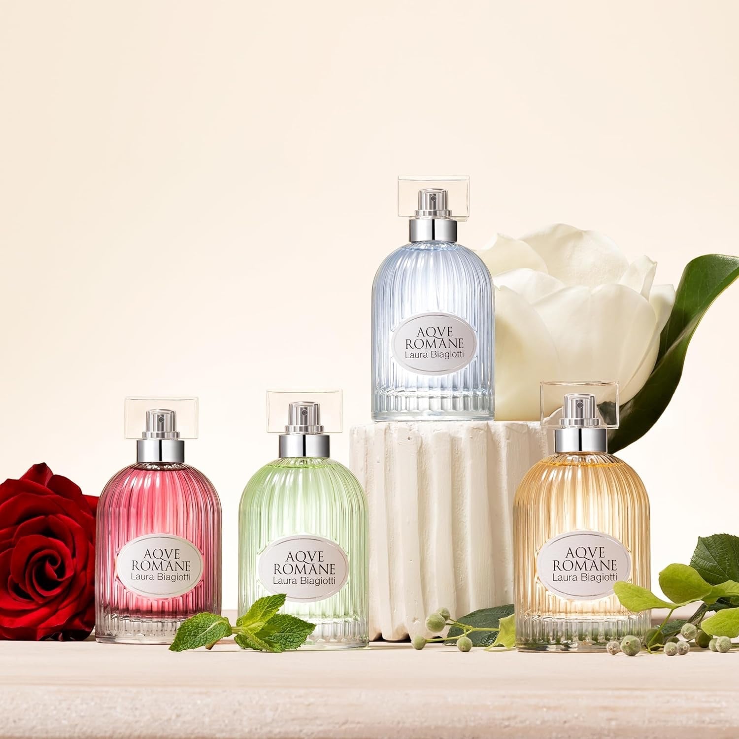 Laura Biagiotti – Aqve Romane Ambrosia Aurea Eau de Toilette 100 ml – Damenduft – Blumige, süße moschusbetonte Komposition – Zarte, sinnliche Noten – Ikonischer Flakon inspiriert von Römischen Tempeln
