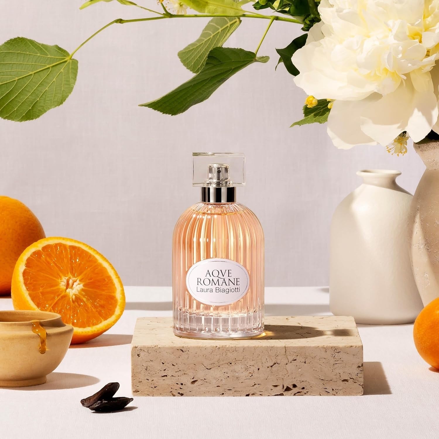 Laura Biagiotti – Aqve Romane Ambrosia Aurea Eau de Toilette 100 ml – Damenduft – Blumige, süße moschusbetonte Komposition – Zarte, sinnliche Noten – Ikonischer Flakon inspiriert von Römischen Tempeln