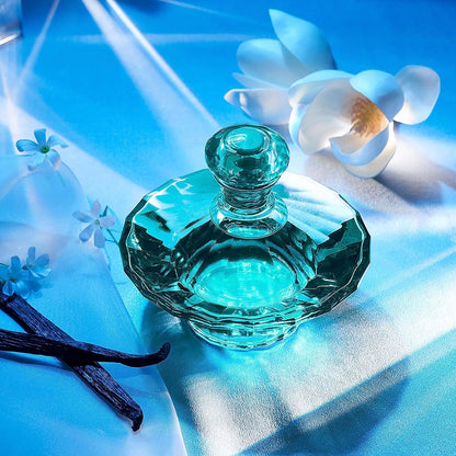 Britney Spears Curious 30 ml – Eau de Parfum für Damen – Weißer Blumenduft – Noten von Magnolie, Jasmin und Vanille-Moschus – Parfum Damen – Aqua-Glasflakon